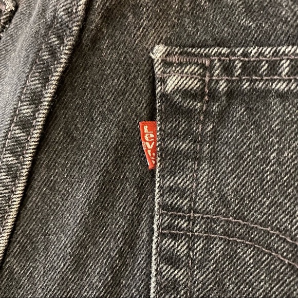 Vintage | Levi’s | Denim Shorts — Size 25/26 - Picture 6 of 12